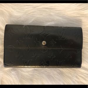 Louis Vuitton Vernis long trifold wallet.